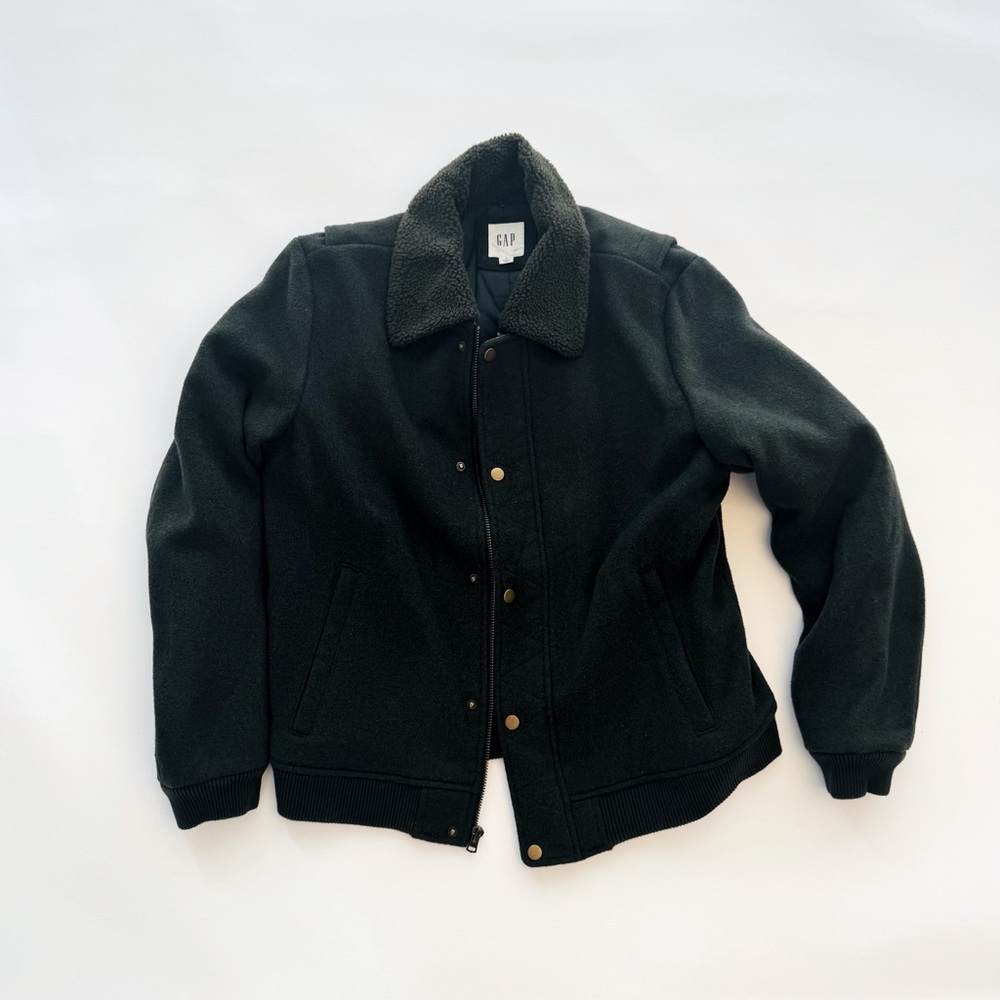 Vintage Gap wool bomber jacket with removable Sherpa collar. Size medium.